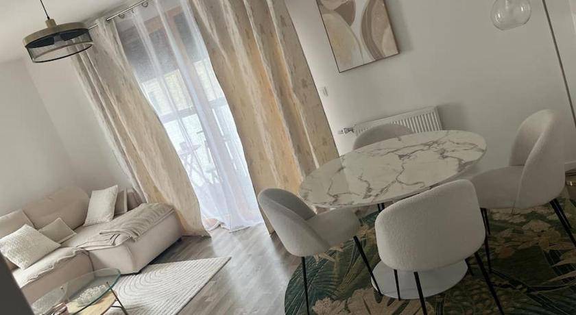 Photo of Livingroom in Stains