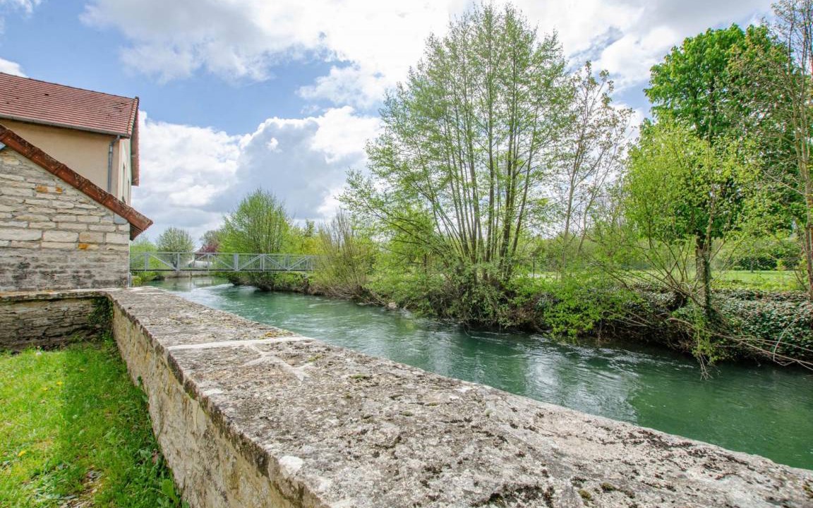 Photo of Others in Neuville-sur-Seine
