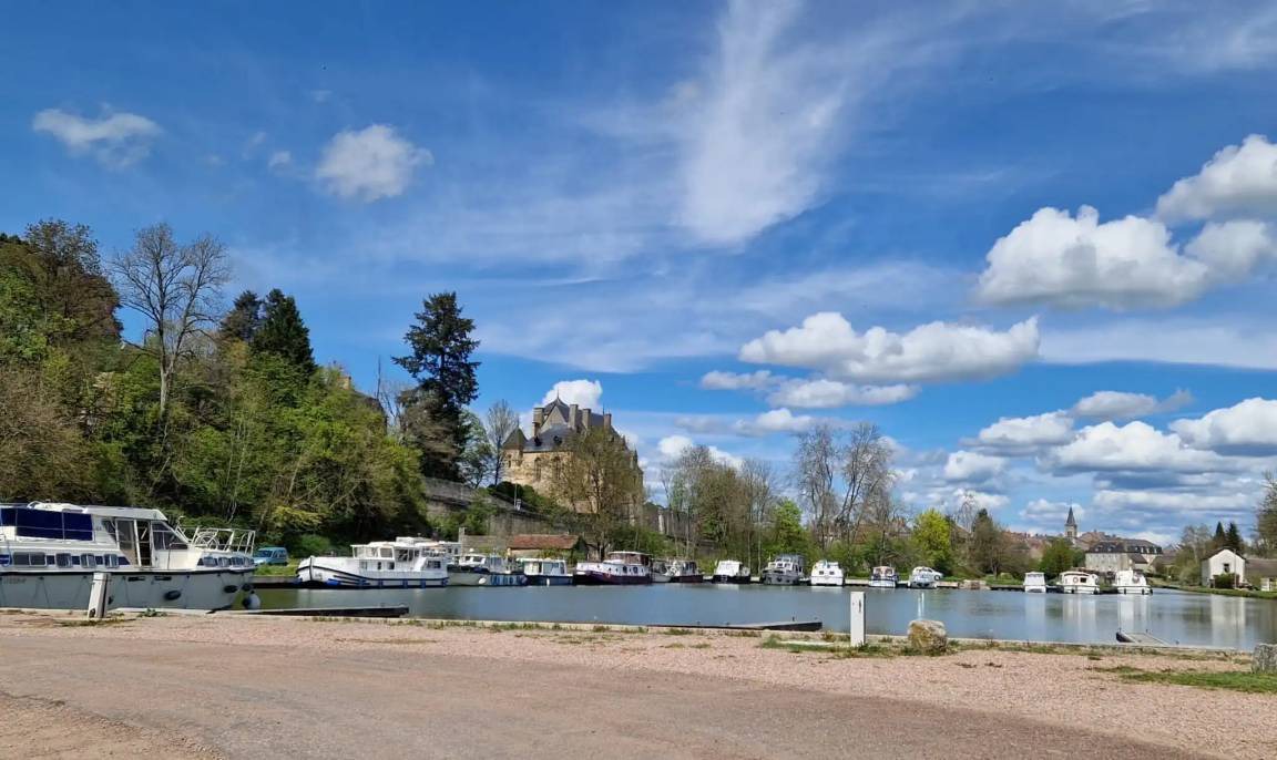 Photo of Others in Alluy