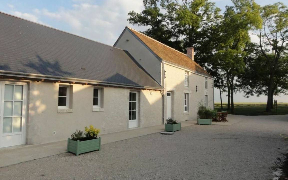 Photo of Buildings in Cravant