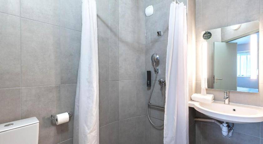 Photo of Bathroom in Lezennes