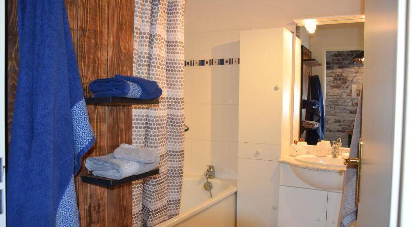 Photo of Bathroom in Huppy