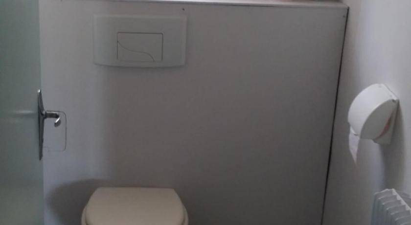 Photo of Bathroom in Villeneuve-la-Lionne