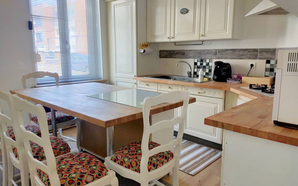 Photo of Kitchen in Lens