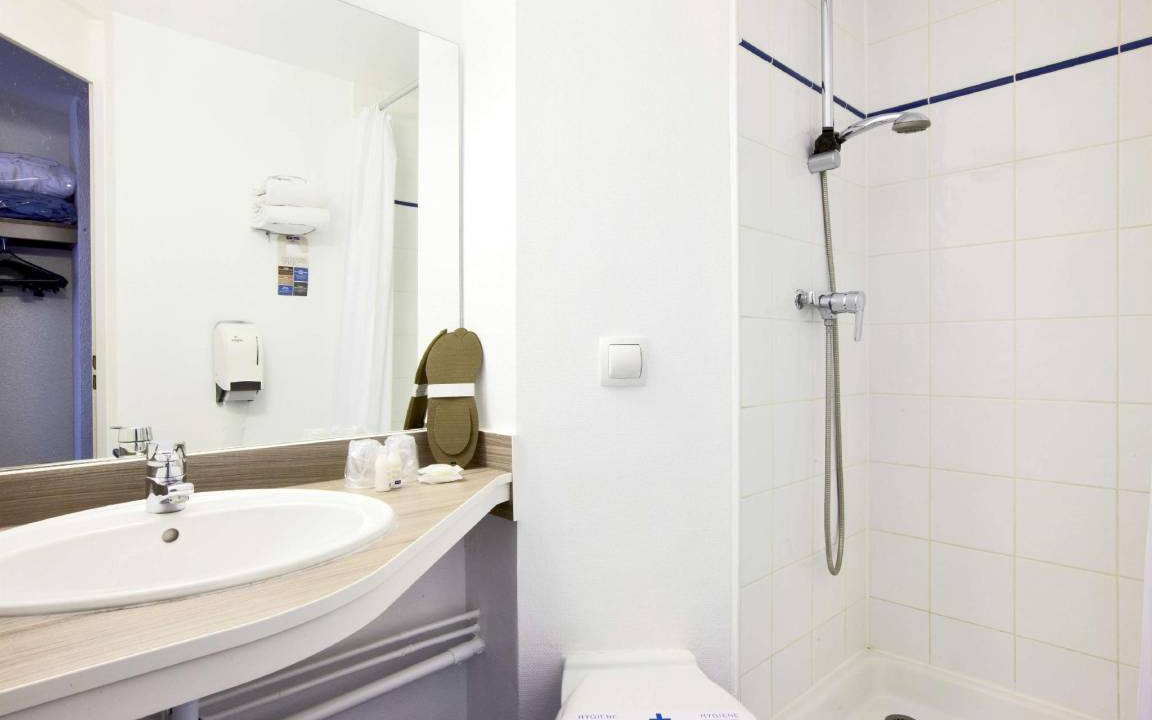 Photo of Bathroom in Mont-Saint-Aignan