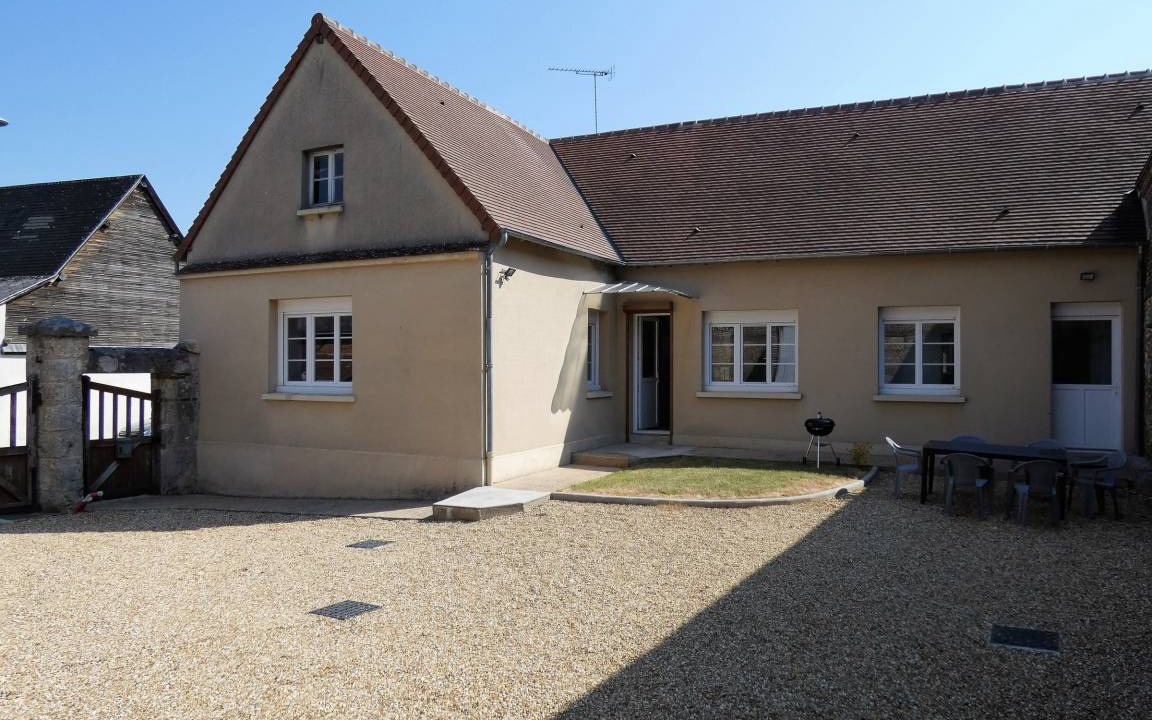 Photo of Buildings in Thivars