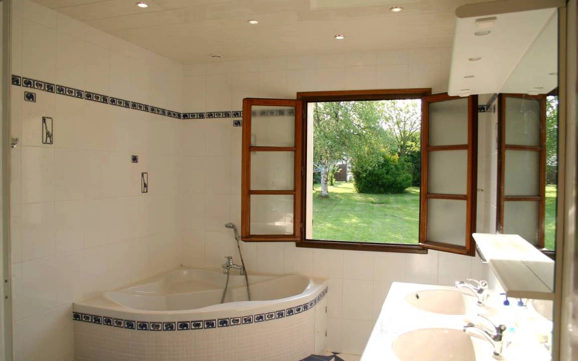 Photo of Bathroom in Saint-Josse