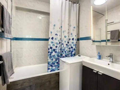 Photo of Bathroom in La Varenne Saint-Hilaire