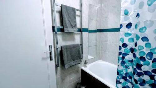 Photo of Bathroom in La Varenne Saint-Hilaire