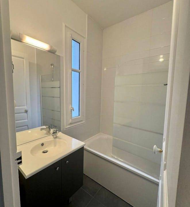 Photo of Bathroom in Colombes