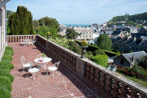Photo of Patio Balcony in Etretat