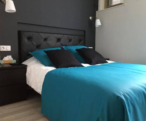 Photo of Bedroom in Lens