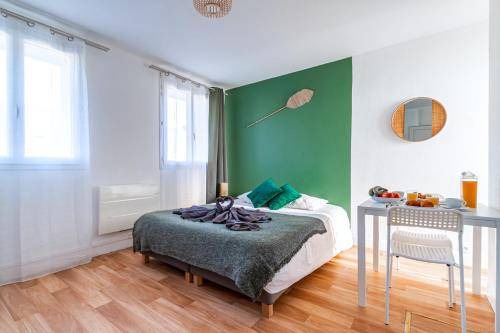 Photo of Bedroom in Saint-Cyr-l'Ecole