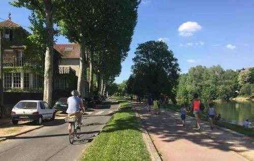 Photo of Others in La Varenne Saint-Hilaire