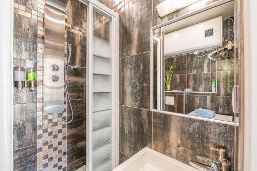 Photo of Bathroom in Faubourg de l'Arche