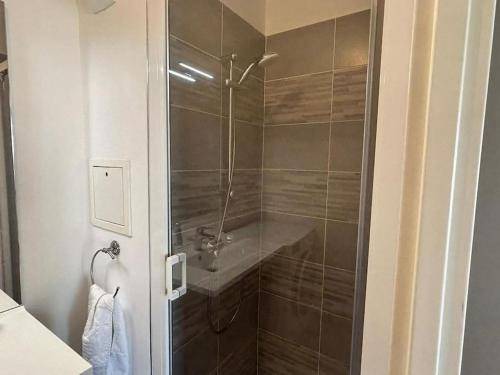 Photo of Bathroom in Drancy Centre