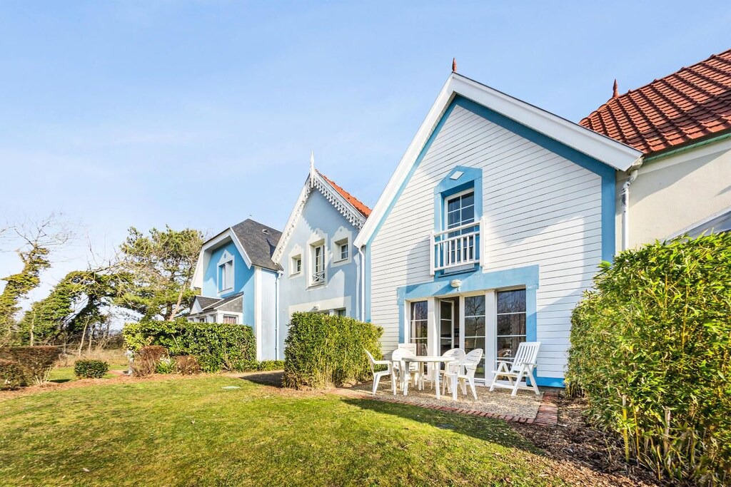 Photo of Buildings in Belle Dune