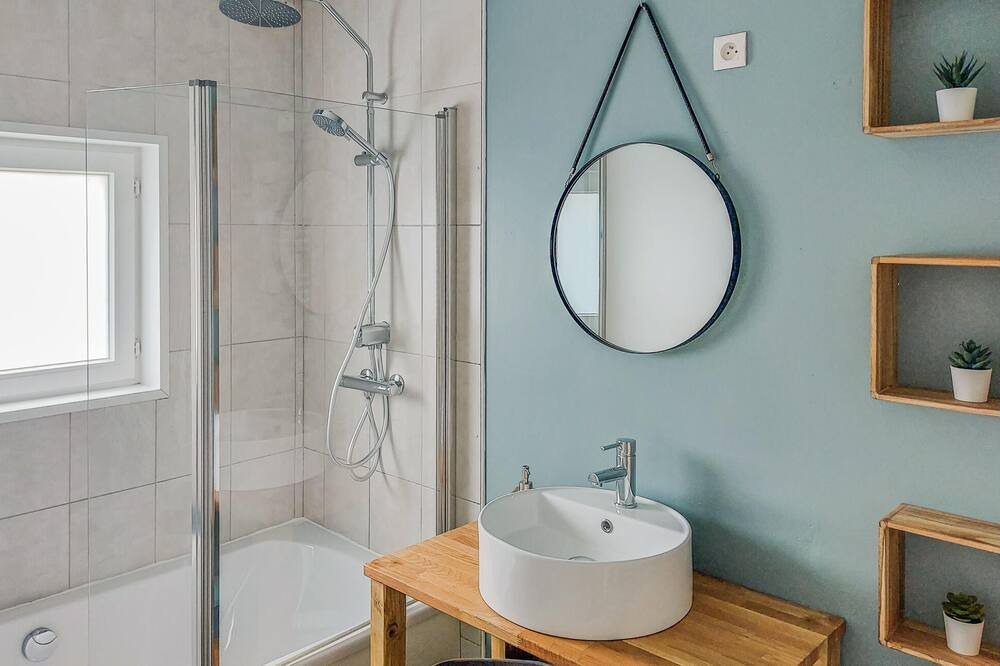Photo of Bathroom in Longueville