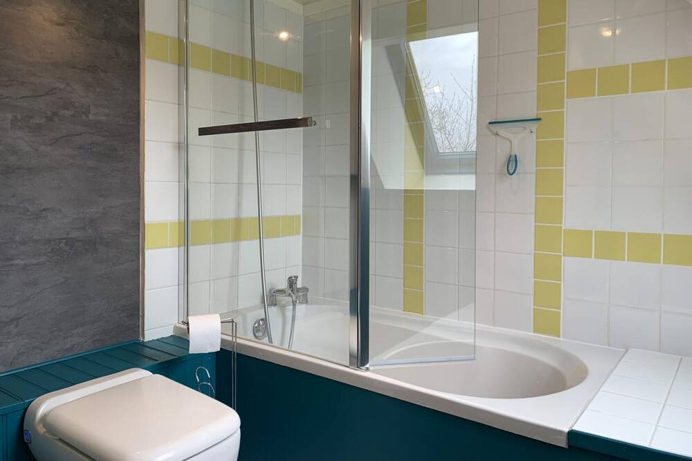 Photo of Bathroom in Saint-Maclou-de-Folleville