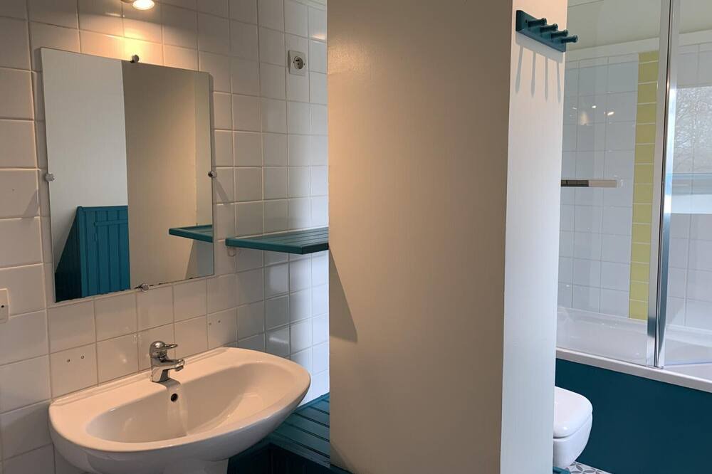 Photo of Bathroom in Saint-Maclou-de-Folleville