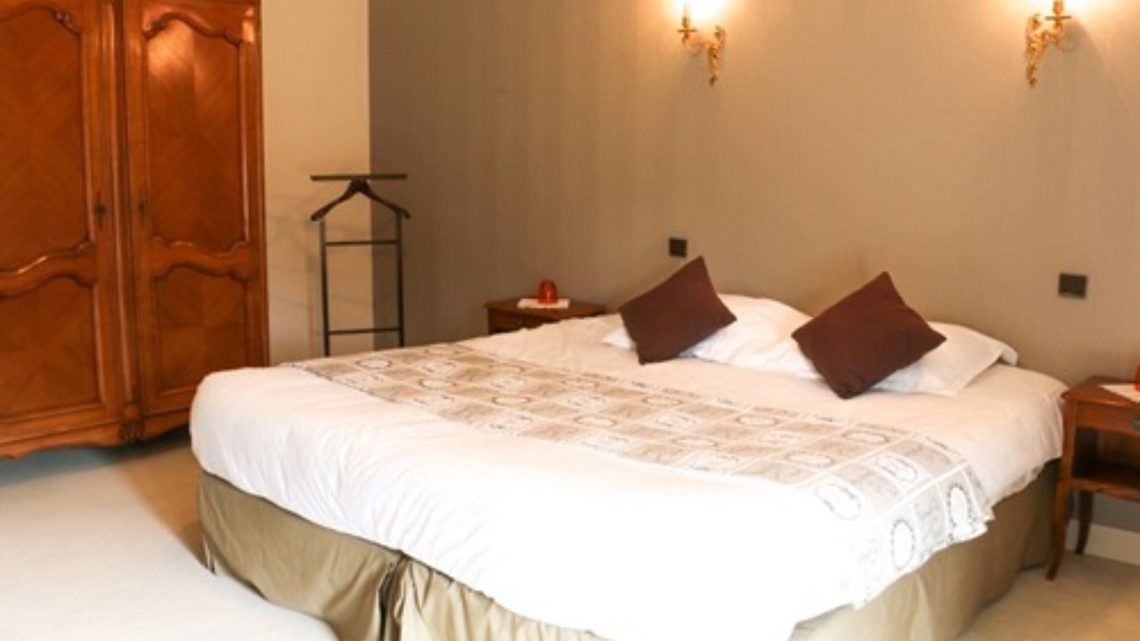Photo of Bedroom in Fresneaux-Montchevreuil