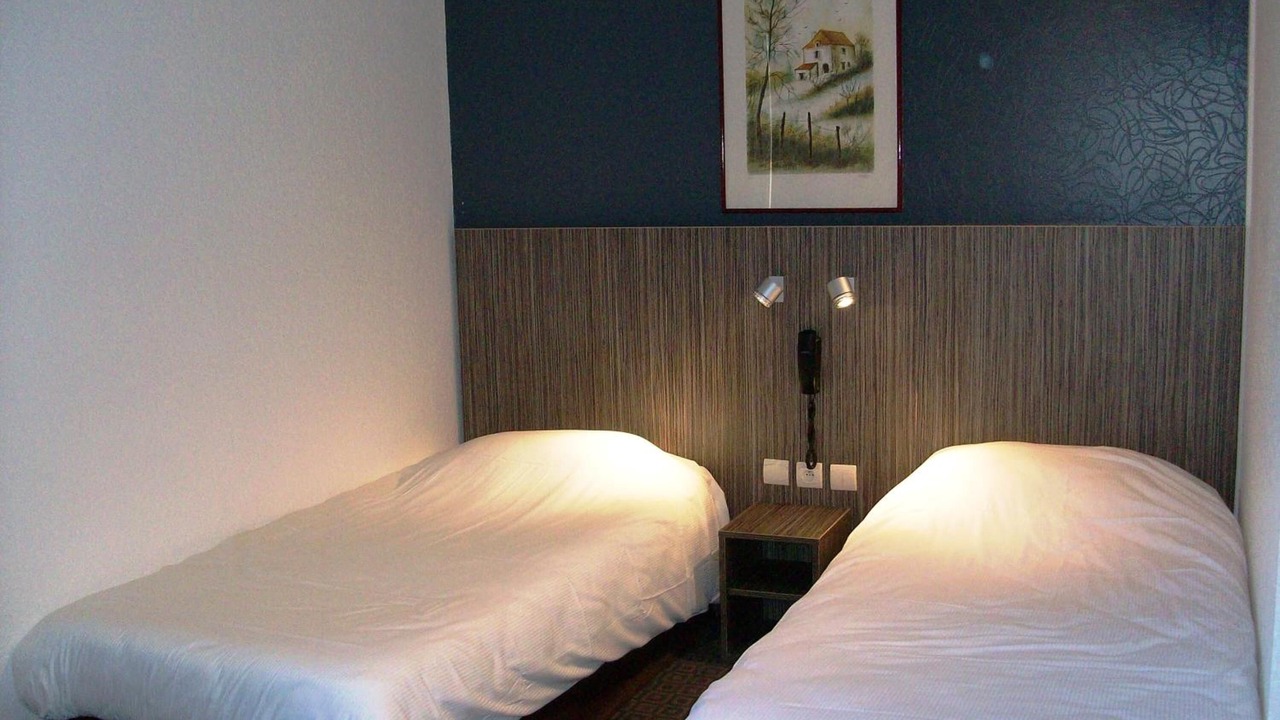 Photo of Bedroom in Lens