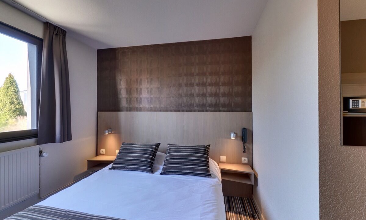 Photo of Bedroom in Lens