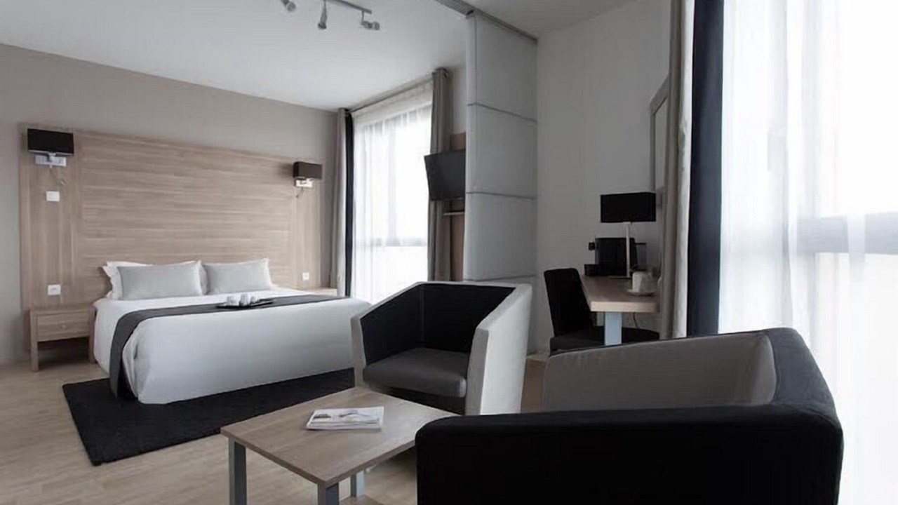 Photo of Bedroom in Hotel-de-Ville
