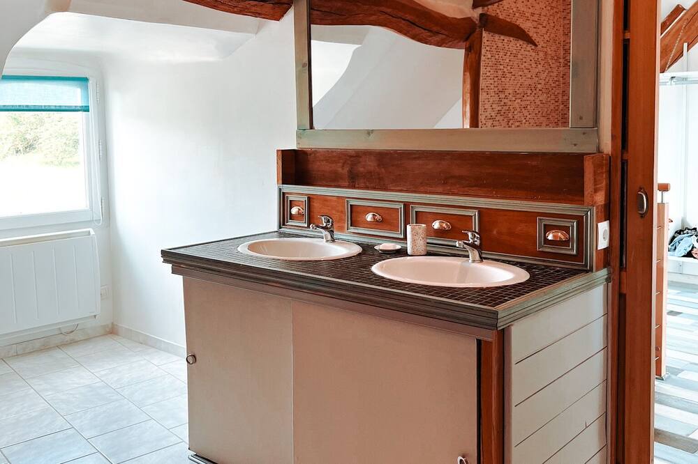 Photo of Bathroom in Barville-en-Gatinais