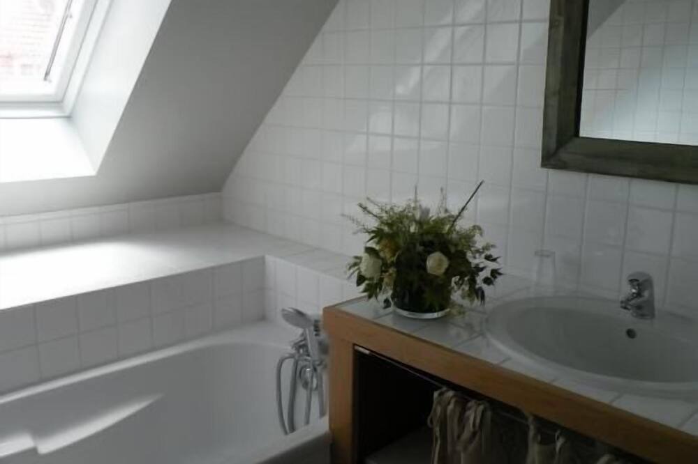 Photo of Bathroom in Sainghin-en-Melantois