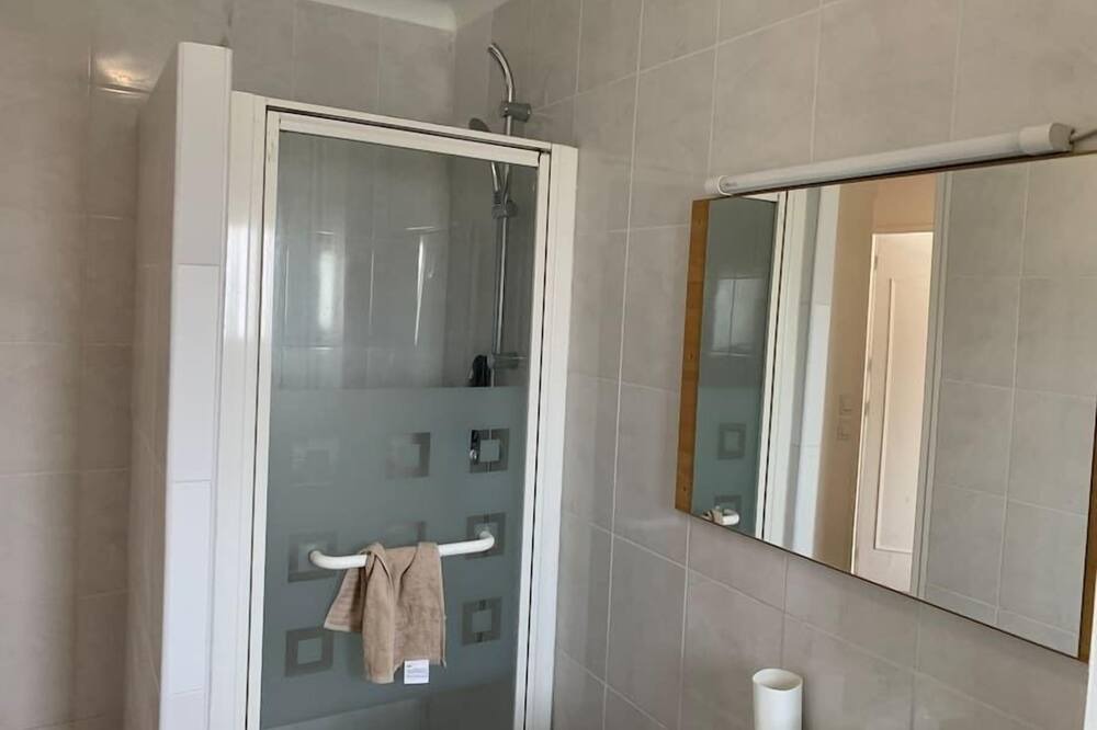 Photo of Bathroom in Vigneux-sur-Seine
