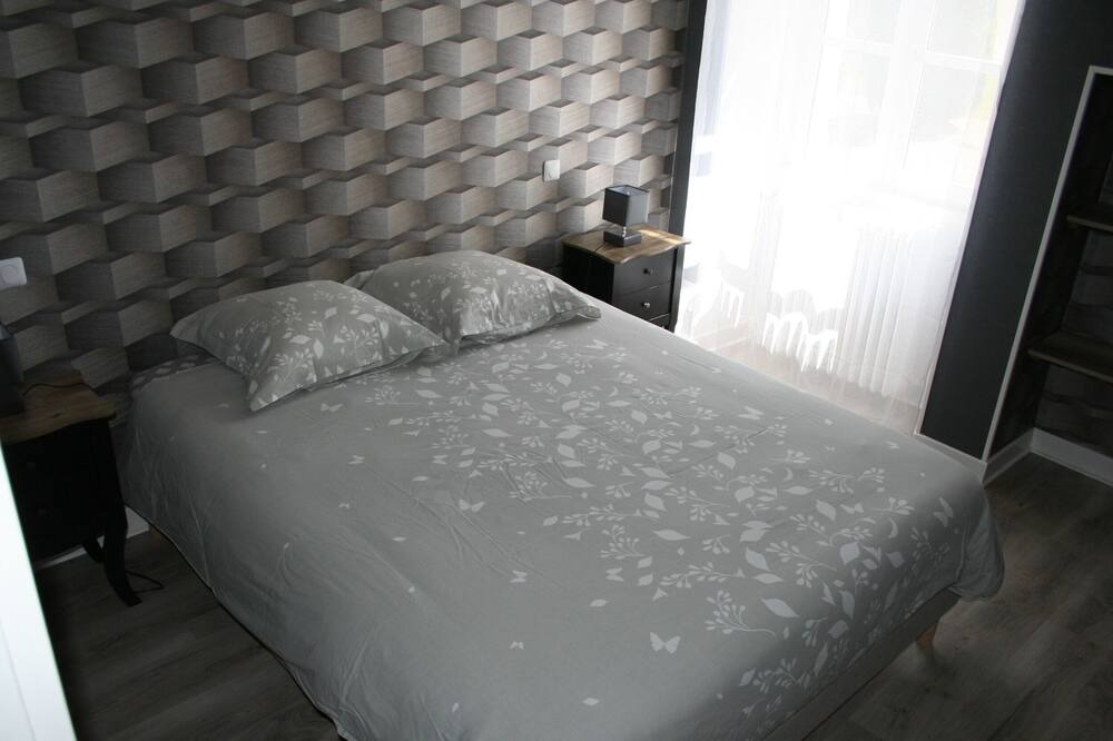 Photo of Bedroom in Argenteuil-sur-Armancon