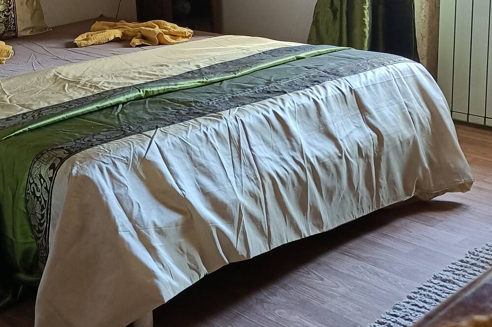 Photo of Bedroom in Chenoves