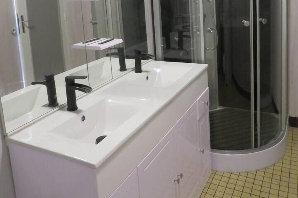 Photo of Bathroom in Aubermesnil-aux-Erables