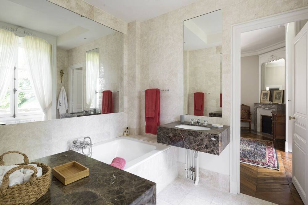 Photo of Bathroom in Bazincourt-sur-Epte