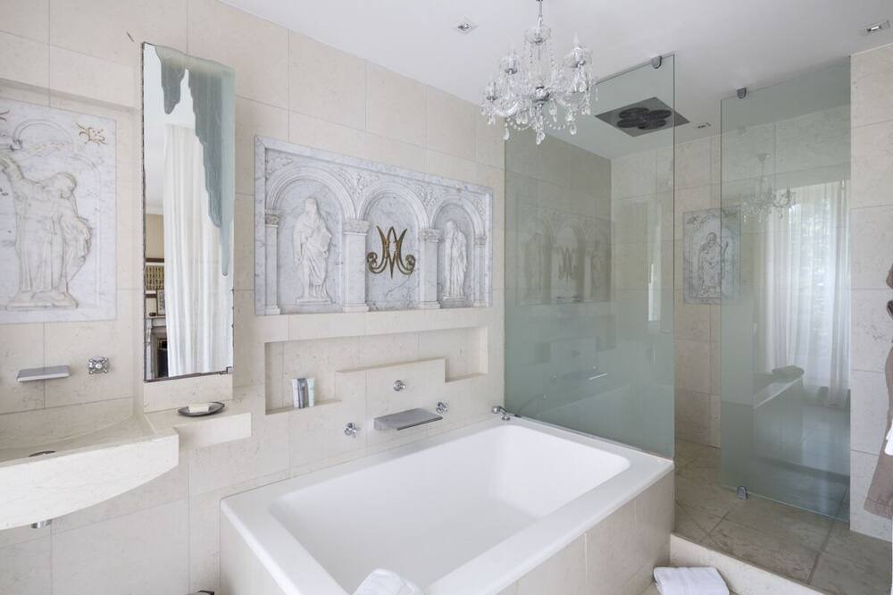 Photo of Bathroom in Bazincourt-sur-Epte