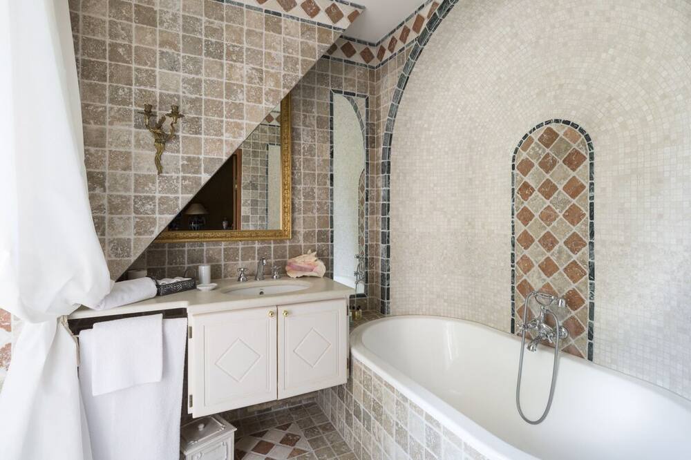 Photo of Bathroom in Bazincourt-sur-Epte