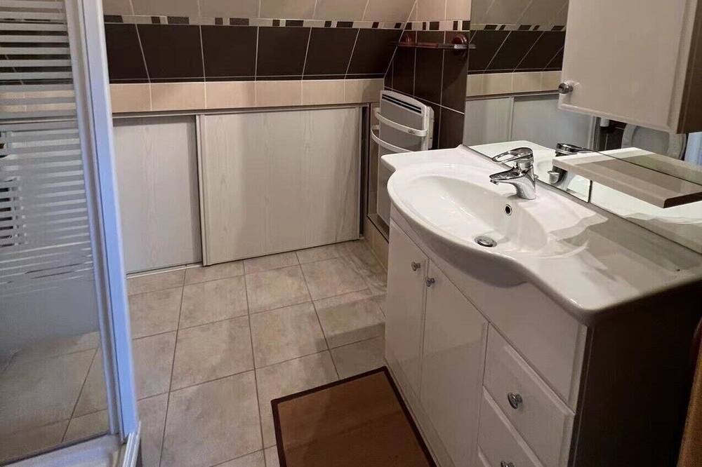 Photo of Bathroom in Sainte-Genevieve-les-Gasny