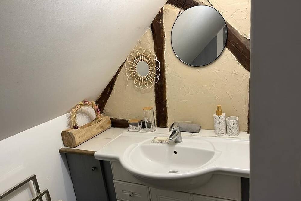 Photo of Bathroom in Saint-Laurent-la-Gatine