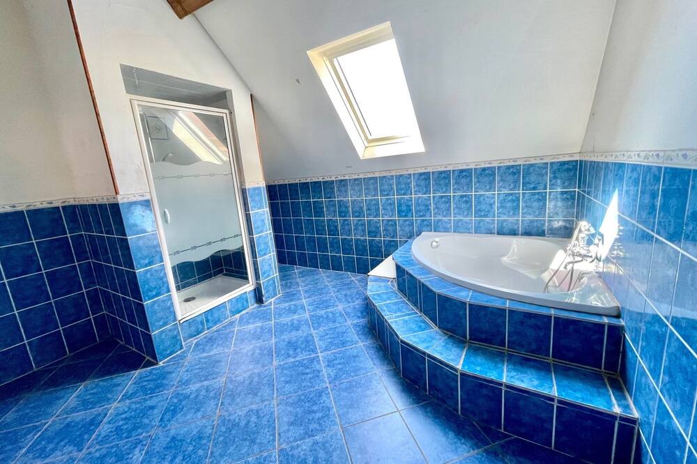 Photo of Bathroom in Jouarre