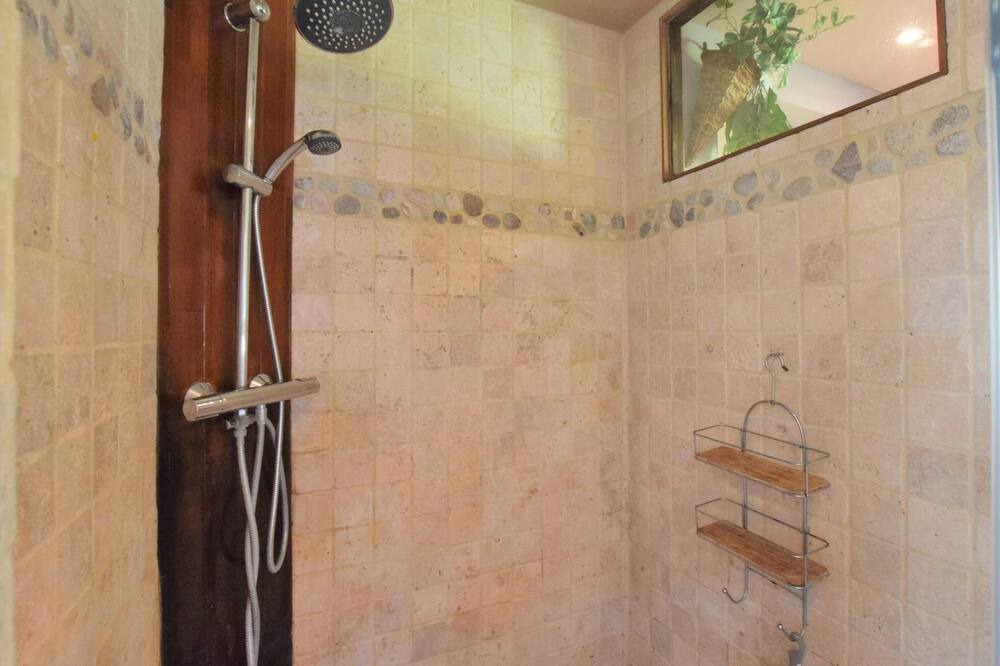 Photo of Bathroom in Beuzeville