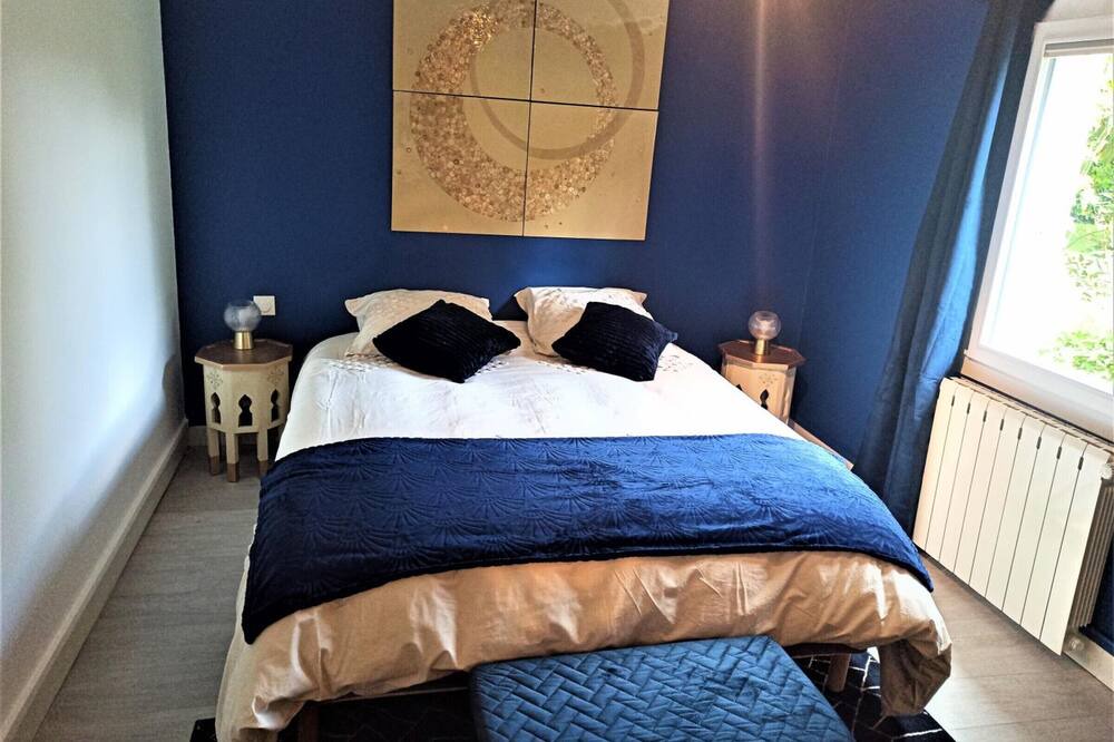 Photo of Bedroom in Vibeuf