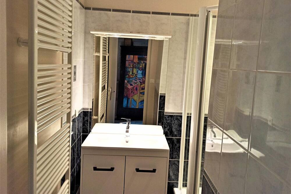 Photo of Bathroom in Vibeuf