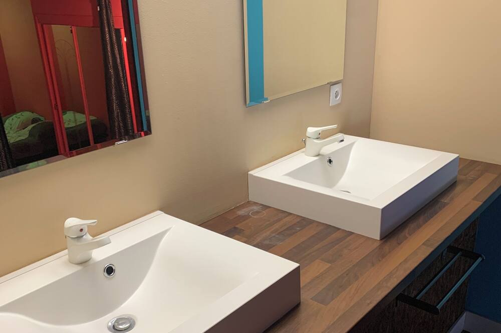 Photo of Bathroom in Tournehem-sur-la-Hem