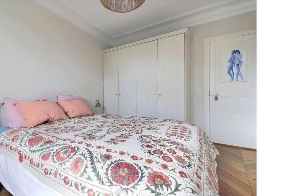 Photo of Bedroom in Val-de-Grace