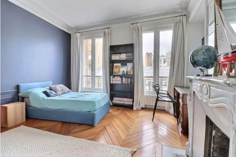 Photo of Bedroom in Val-de-Grace