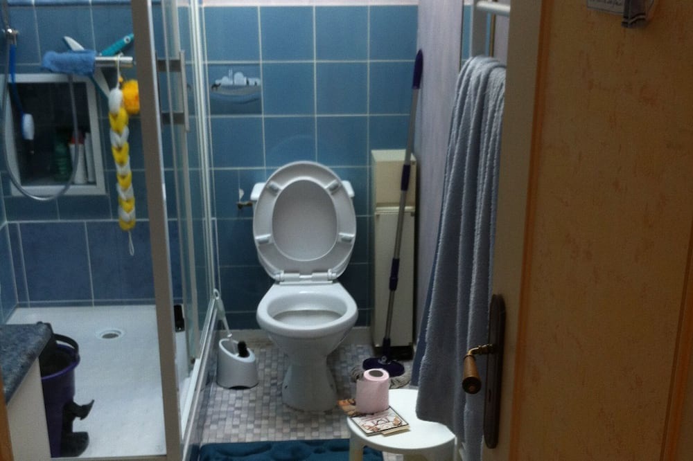 Photo of Bathroom in Flers