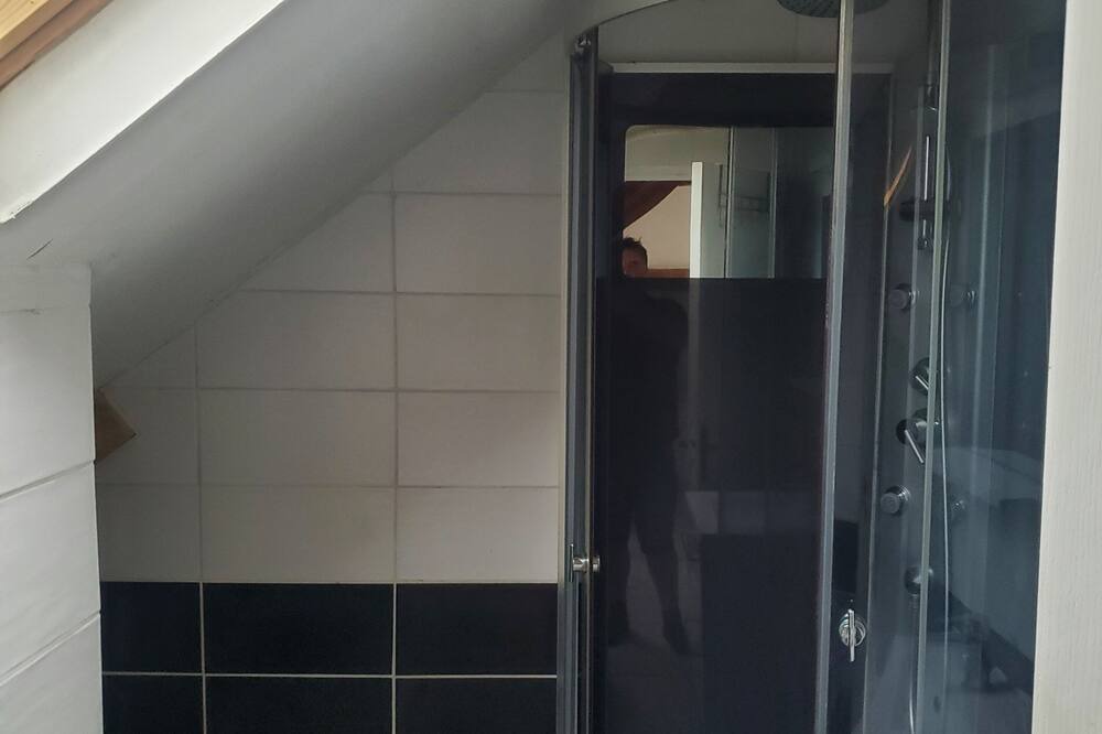 Photo of Bathroom in Monchy-Humieres