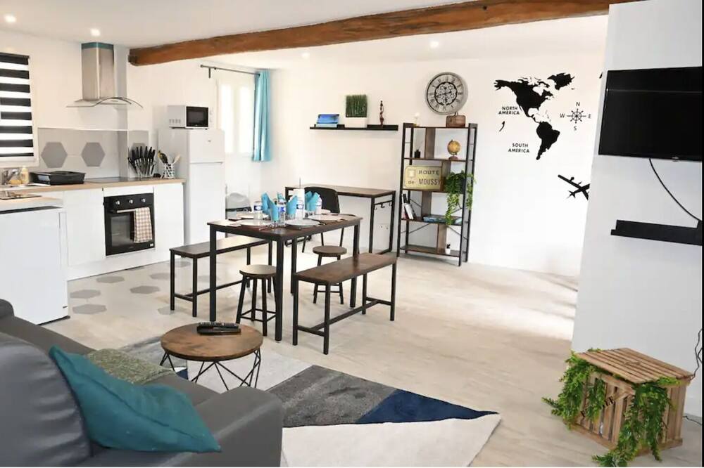 Photo of Livingroom in Villeneuve-sous-Dammartin