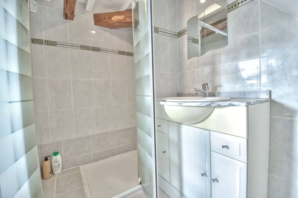 Photo of Bathroom in Nogent-le-Roi